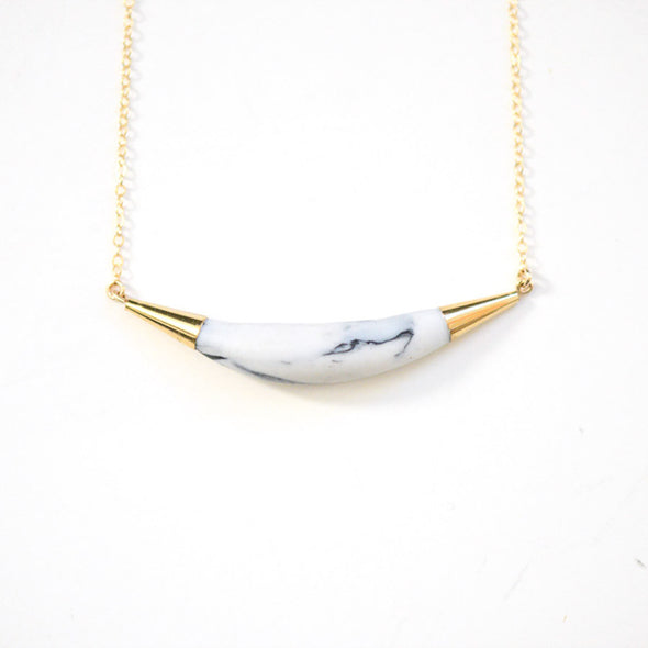 marbled arc necklace